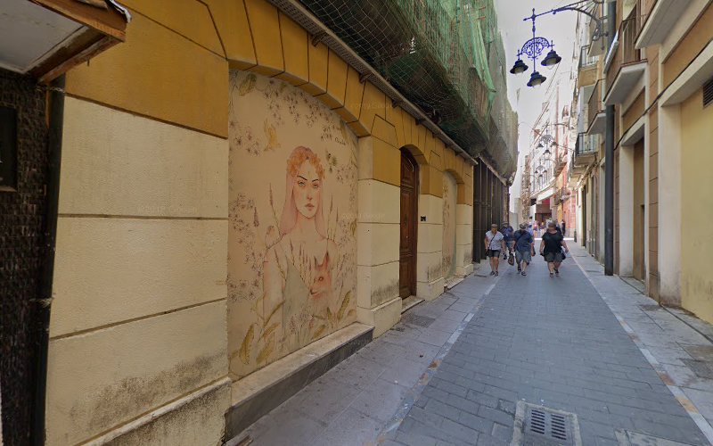 Mural "Simbiosis Proyectada" de Clara Ledro