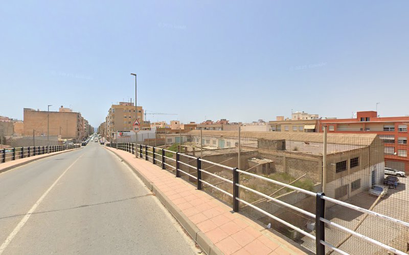 Arguilas Aguilas Wohnmobil einfach am Meer stehen
