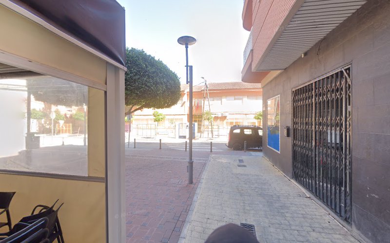 Mural "Feliz Guernica" de Sbah