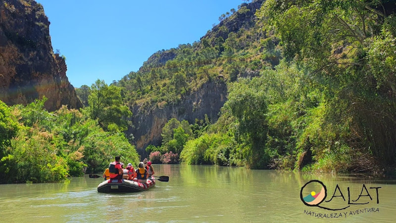 Qalat. Rafting en Almadenes, Cueva del Puerto y rutas guiadas de naturaleza.