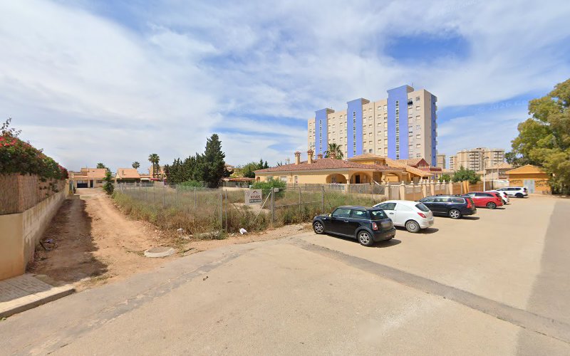 La terracita de Playa Honda con Parking - Three-Bedroom Apartment